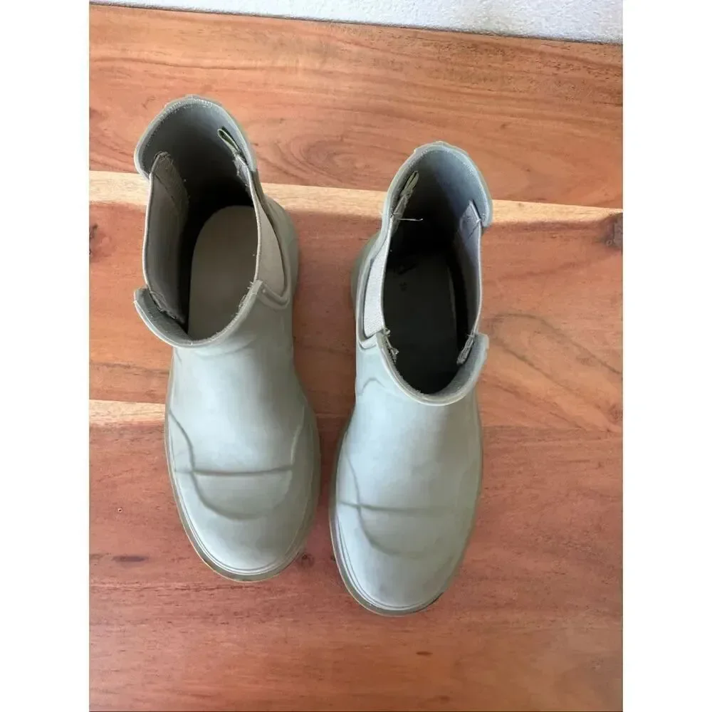 Zara kids unisex size 1 sage green rubber pull on rain boots